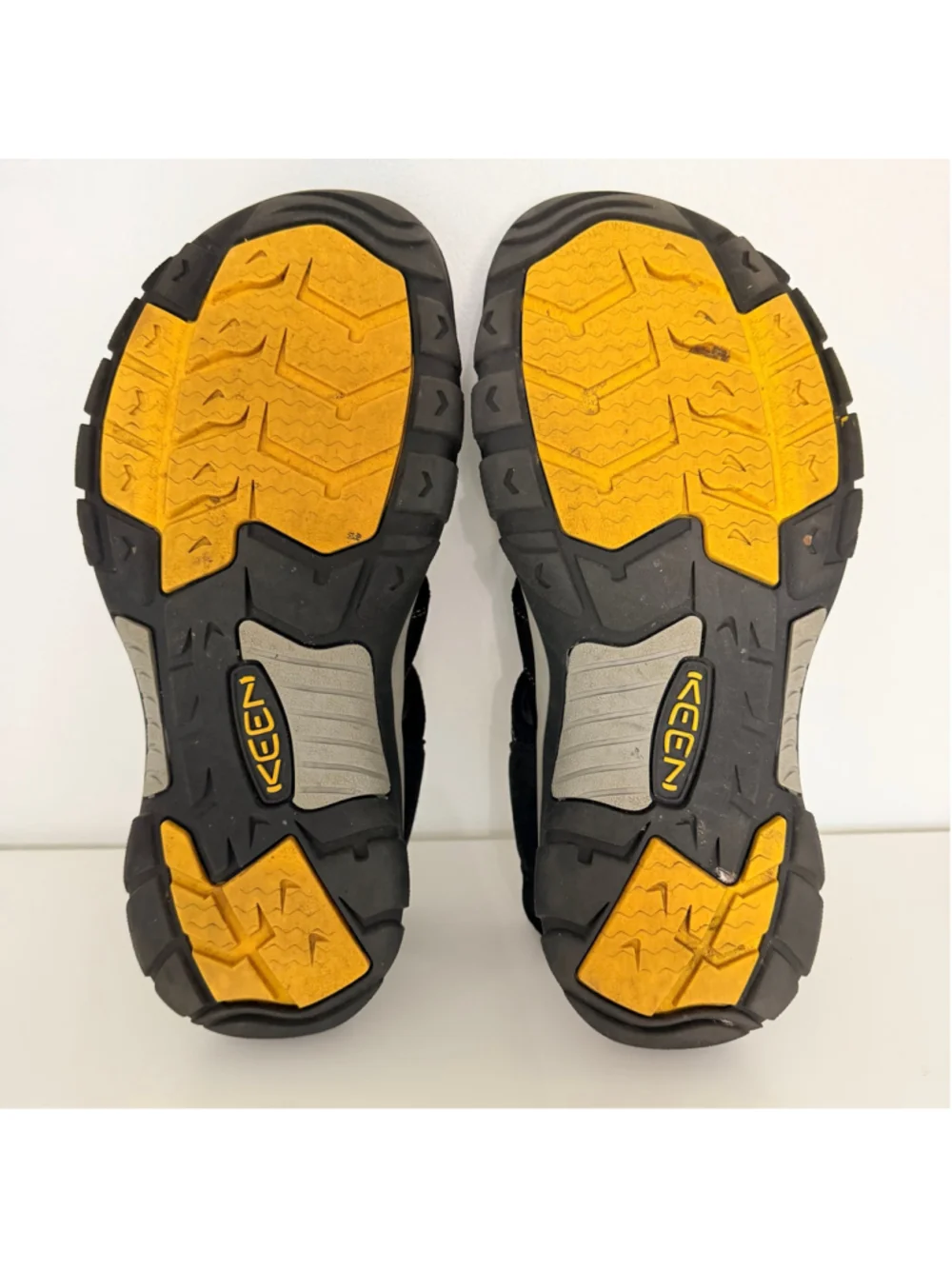 KEEN Newport H2 Closed Toe Water Sandals Men's Size 10 Black Fisherman Outdoor